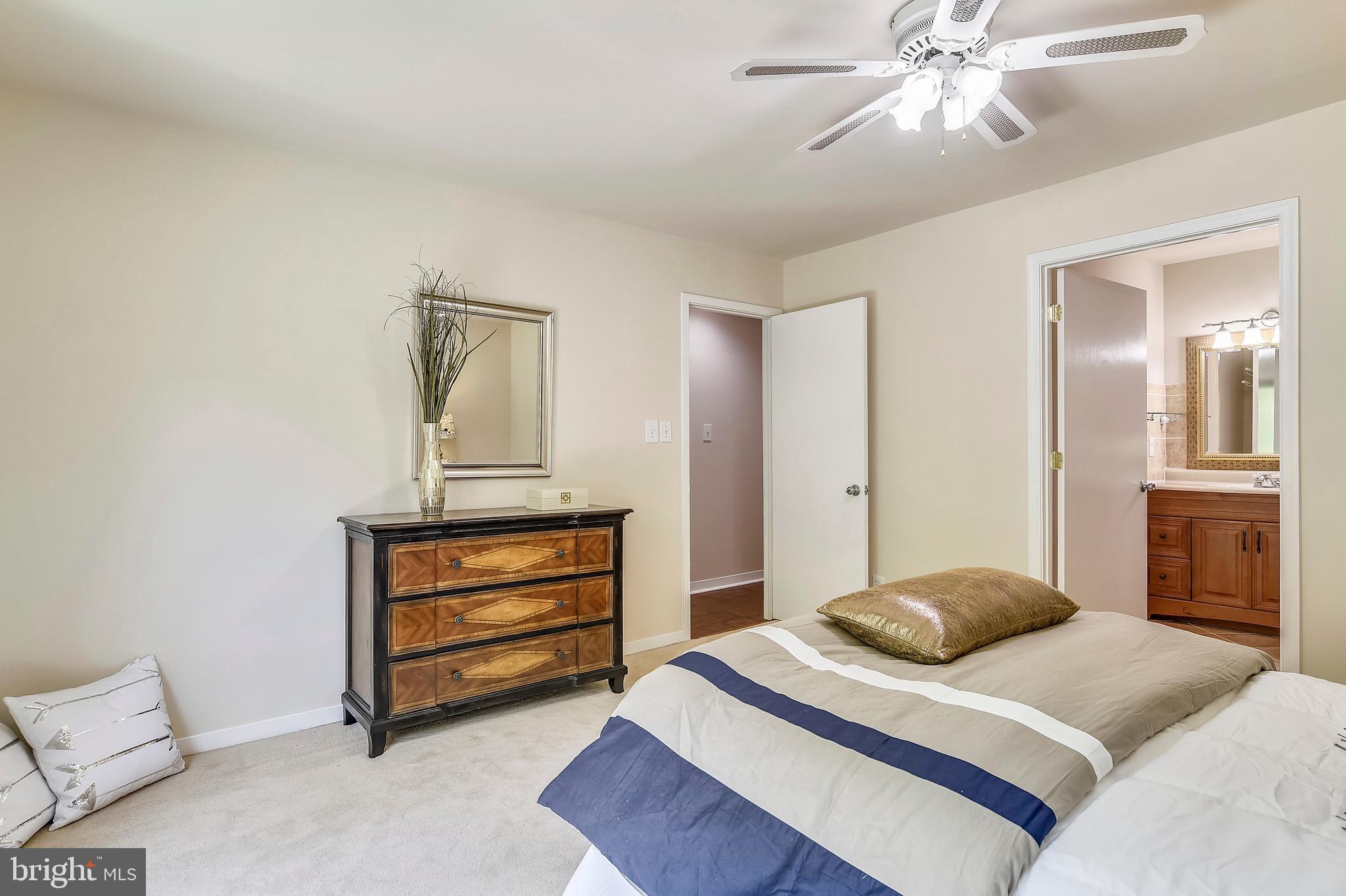 5260 Pooks Hill Road, Unit B8 Bethesda, MD 20814 - Photo 23 of 49 Master Bedroom