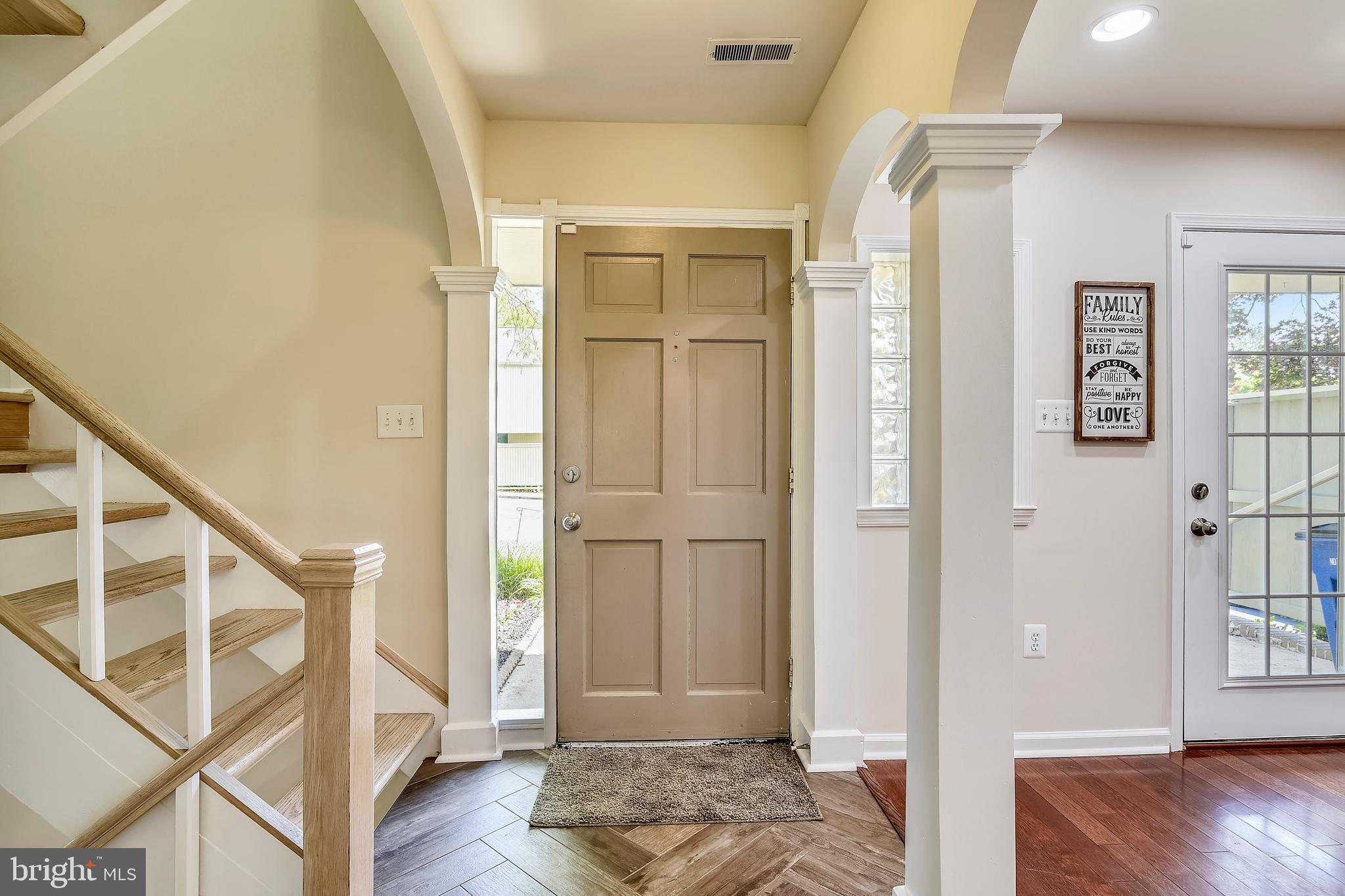 5260 Pooks Hill Road, Unit B8 Bethesda, MD 20814 - Photo 3 of 49 Foyer