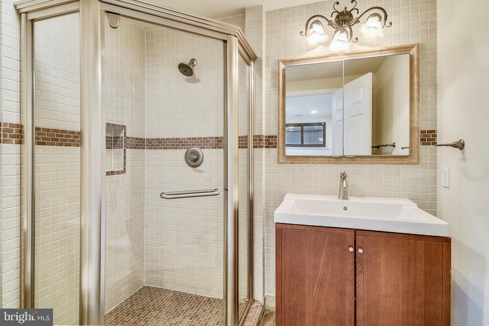 5260 Pooks Hill Road, Unit B8 Bethesda, MD 20814 - Photo 37 of 49 Lower Level Full Bath