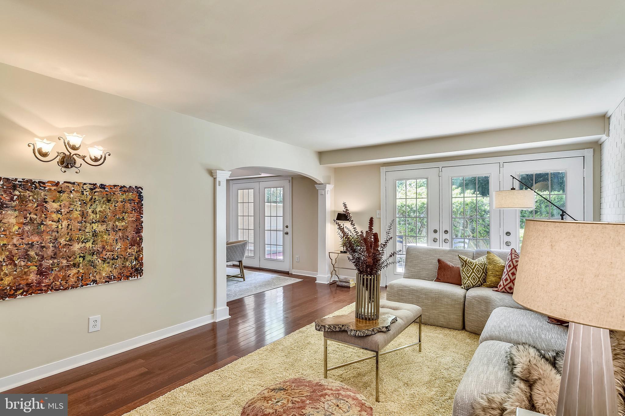 5260 Pooks Hill Road, Unit B8 Bethesda, MD 20814 - Photo 4 of 49 Living Room
