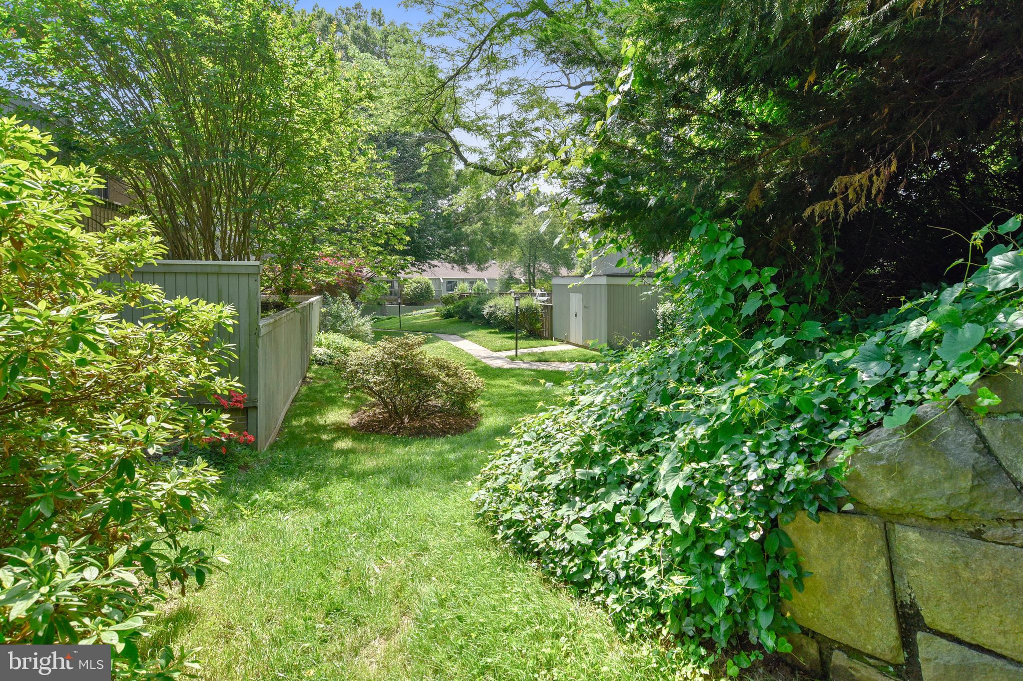 5260 Pooks Hill Road, Unit B8 Bethesda, MD 20814 - Photo 43 of 49 Right side view facing rear