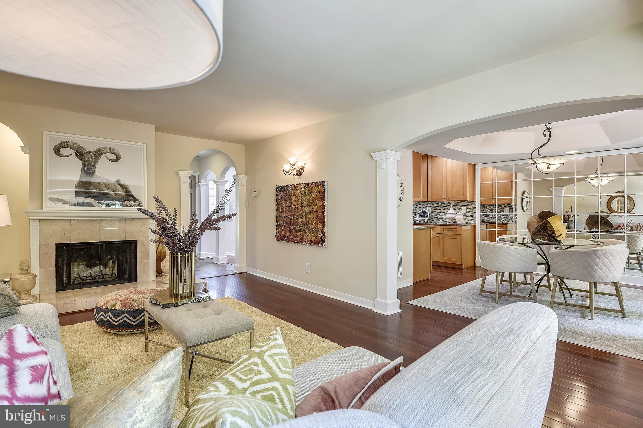 5260 Pooks Hill Road, Unit B8 Bethesda, MD 20814 - Photo 6 of 49 Living Room