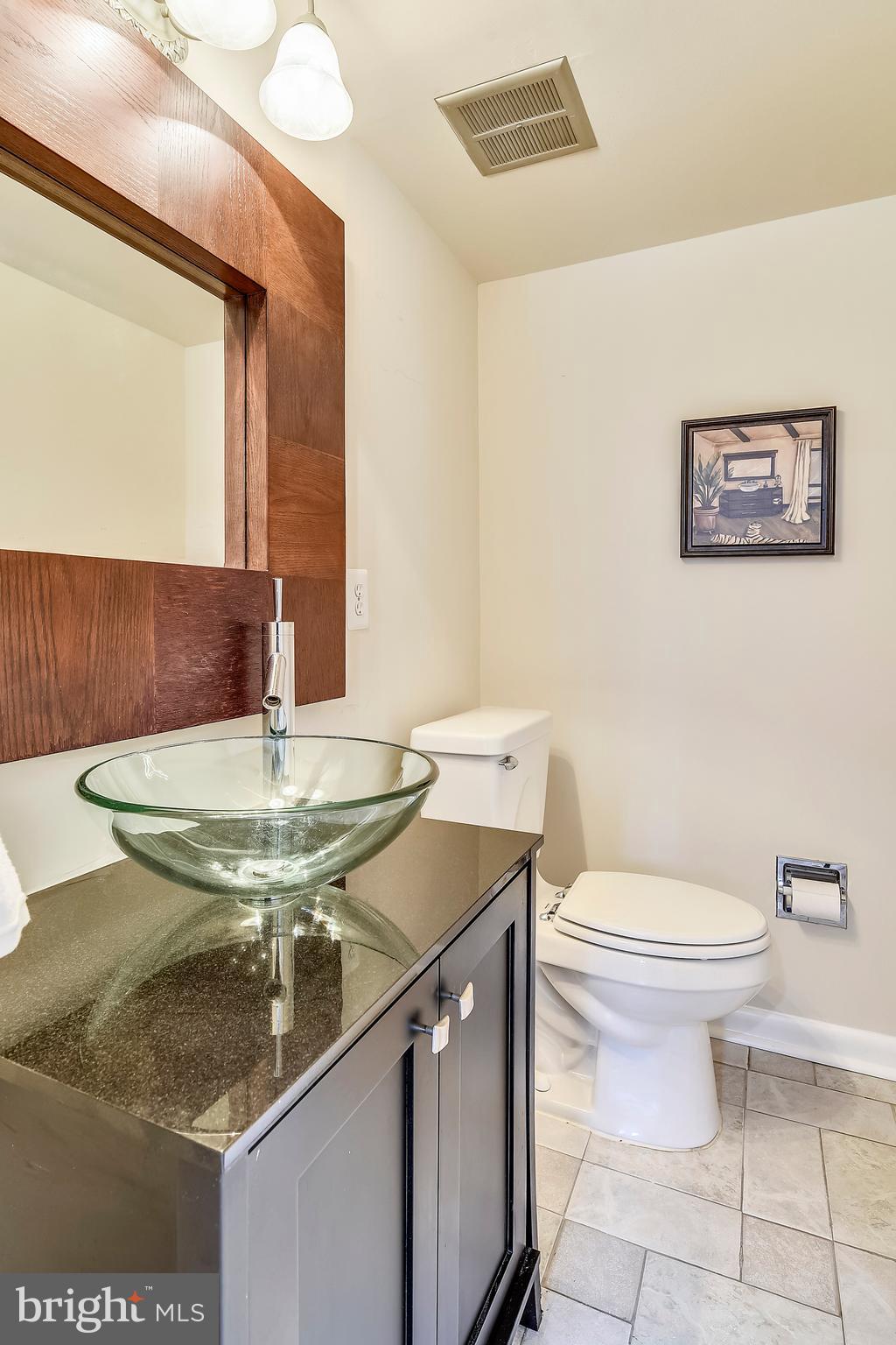 5260 Pooks Hill Road, Unit B8 Bethesda, MD 20814 - Photo 10 of 49 Powder Room