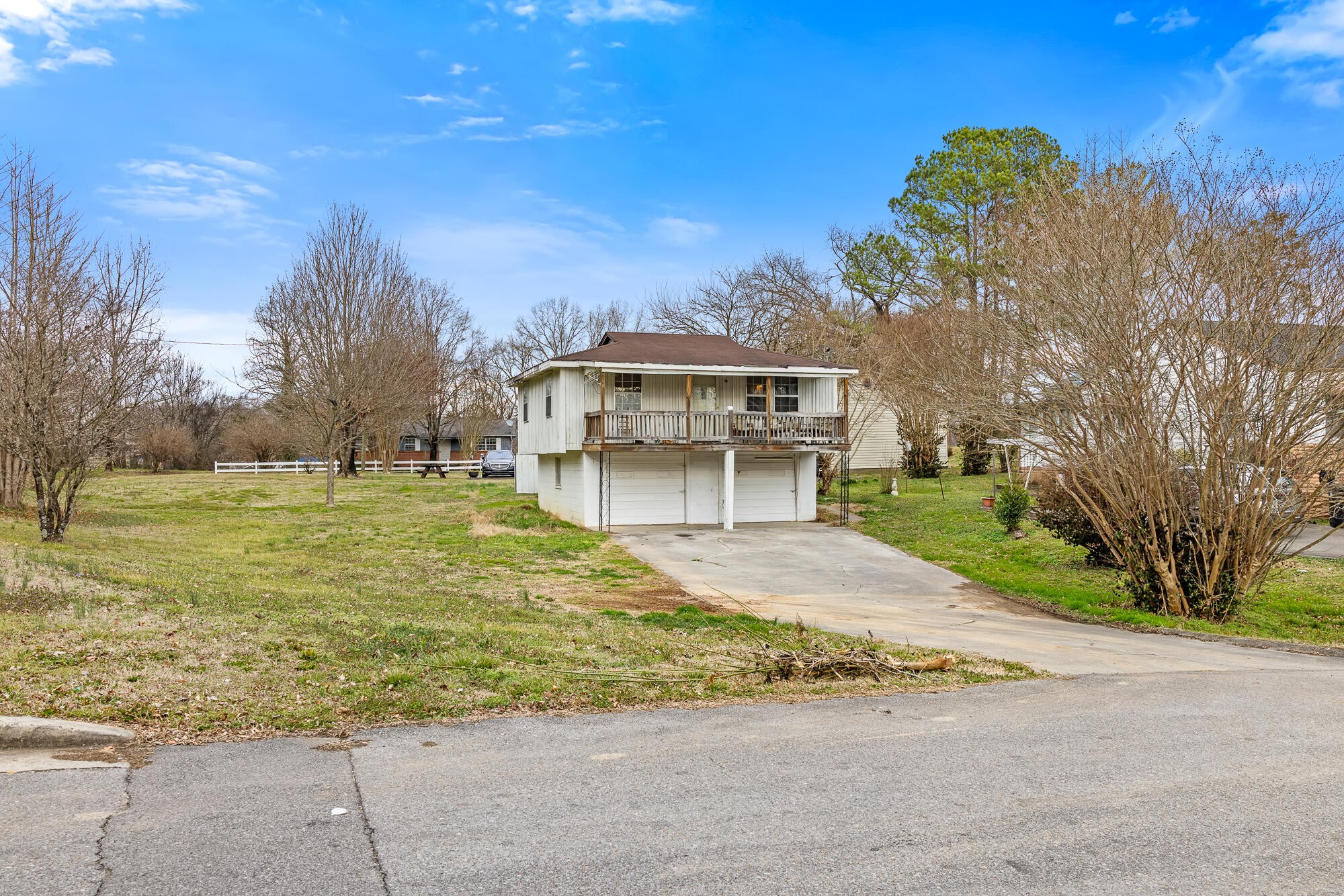 a view of a house with a yard