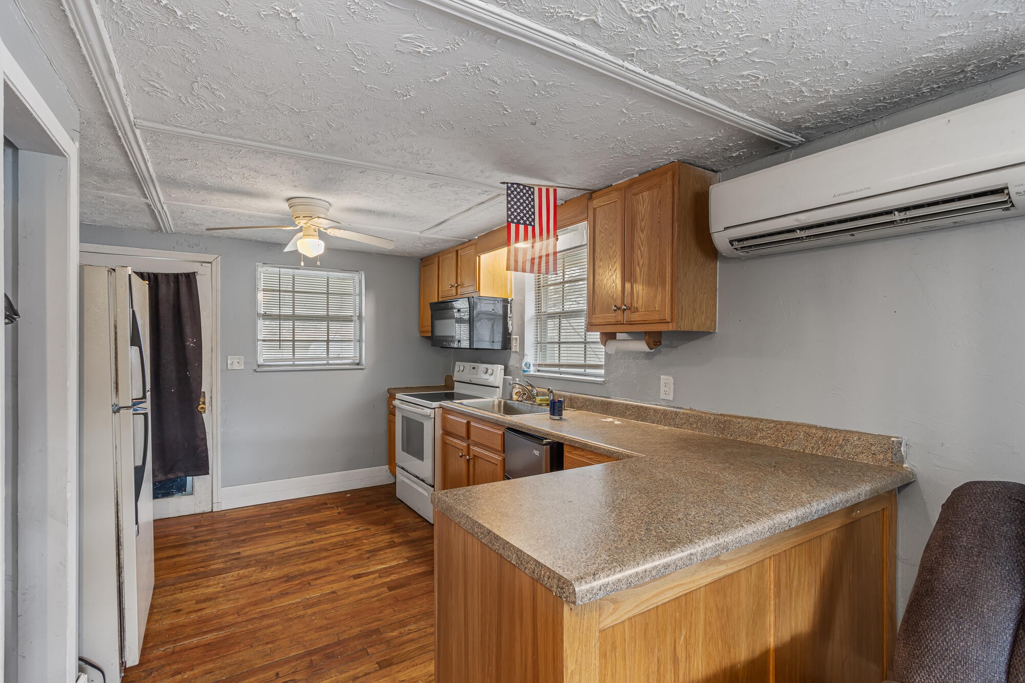527 North Kilgore Street Athens, TN 37303 - Photo 8 of 13 a kitchen that has a sink and a stove in it