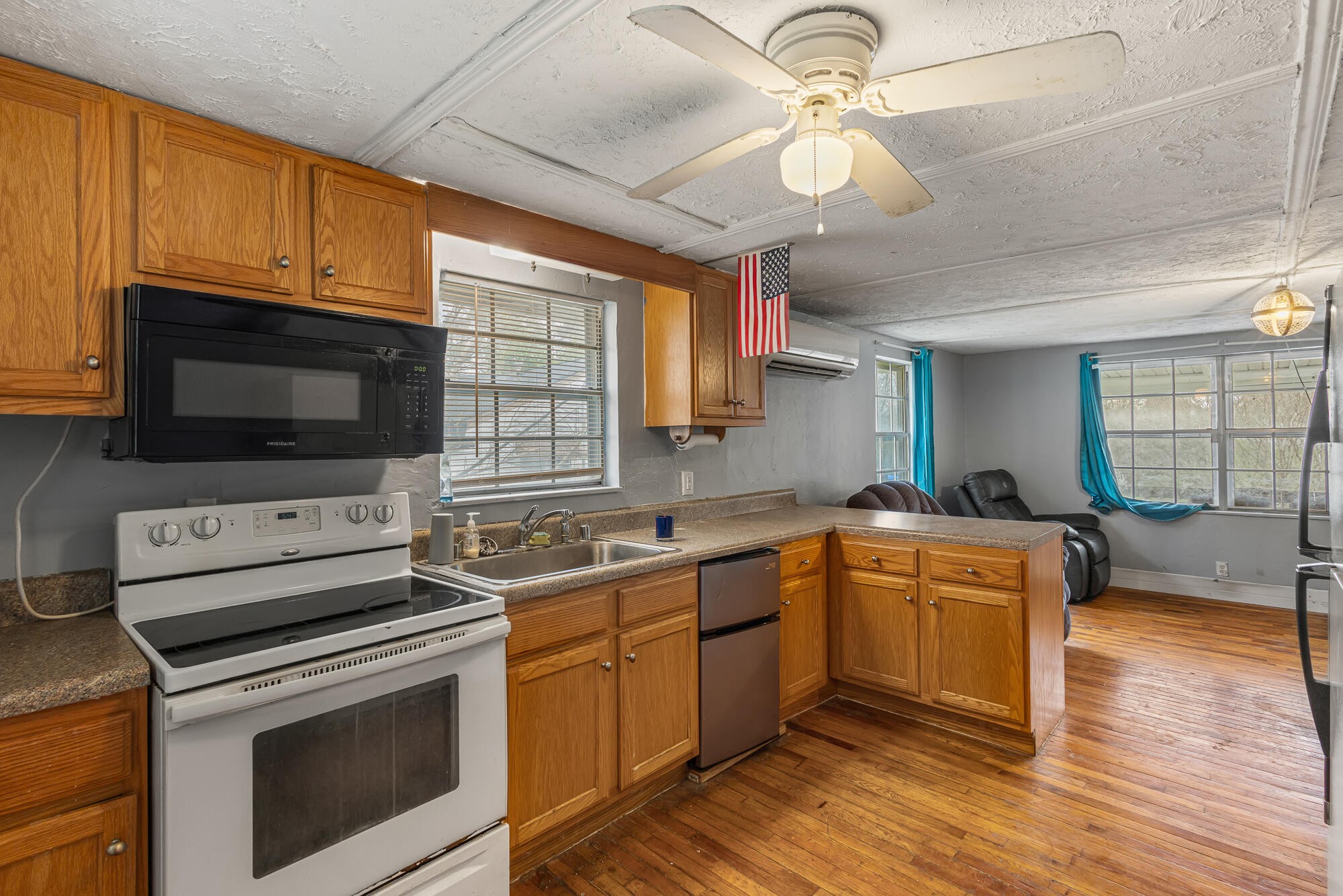 527 North Kilgore Street Athens, TN 37303 - Photo 9 of 13 a kitchen with stainless steel appliances a stove microwave and cabinets