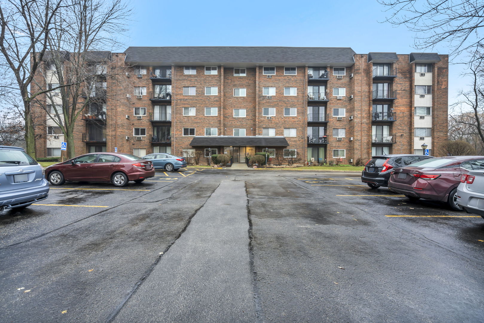 4721 St Joseph Creek Road, Unit 3H Lisle, IL 60532 - Photo 1 of 17 a cars parked in front of a building