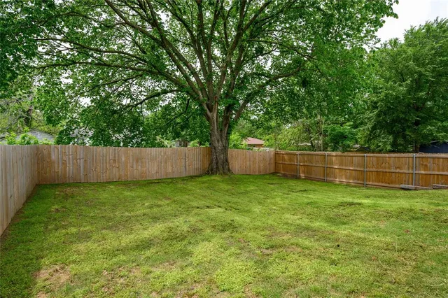 $2,300 | 928 West Chase Street, Denison, TX 75020