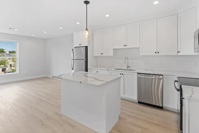 $2,800 | 186 Bedford Street, Unit 210, Lexington, MA 02420