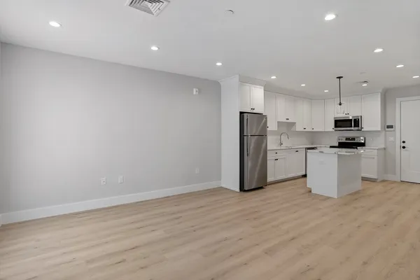 $2,700 | 186 Bedford Street, Unit 210, Lexington, MA 02420