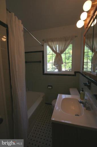 7100 27th Road North Arlington, VA 22213 - Photo 14 of 20 Bath #1