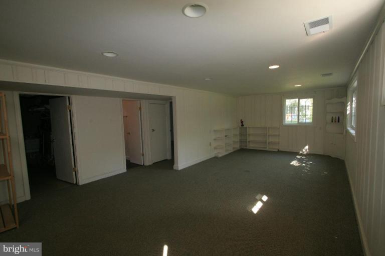 7100 27th Road North Arlington, VA 22213 - Photo 15 of 20 Family Room