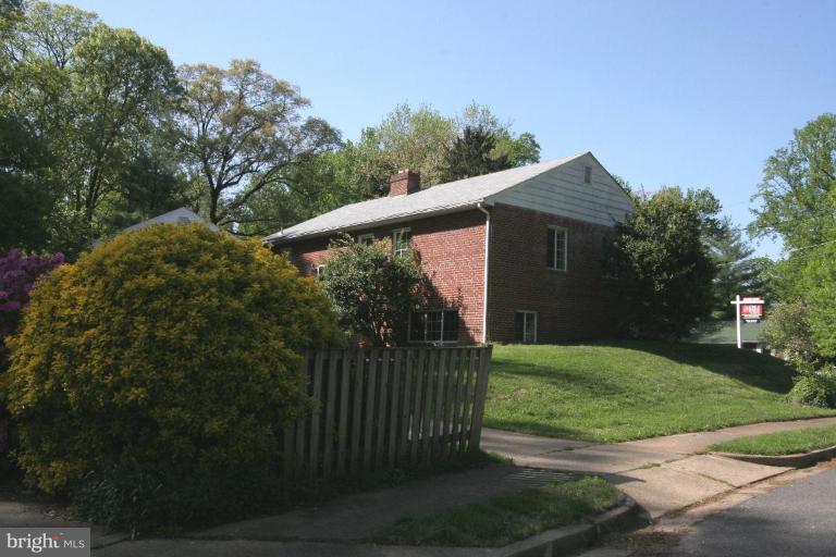 7100 27th Road North Arlington, VA 22213 - Photo 5 of 20 Exterior (Rear)