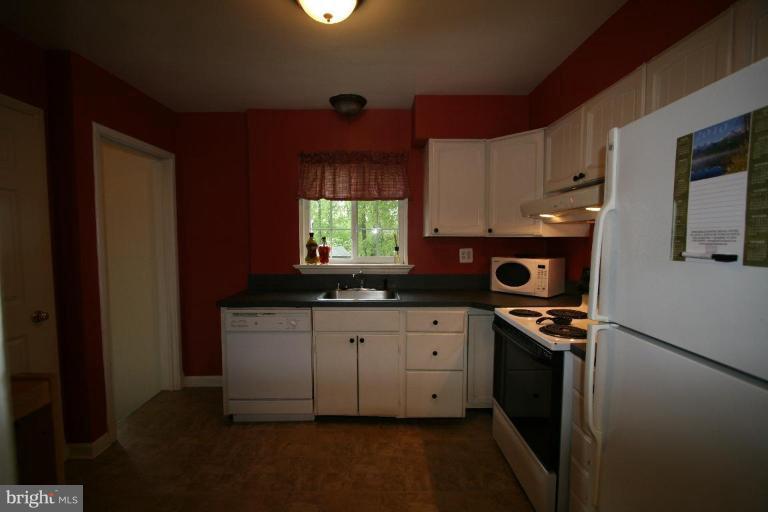 7100 27th Road North Arlington, VA 22213 - Photo 9 of 20 Kitchen