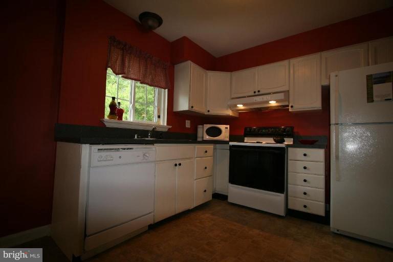 7100 27th Road North Arlington, VA 22213 - Photo 10 of 20 Kitchen #2
