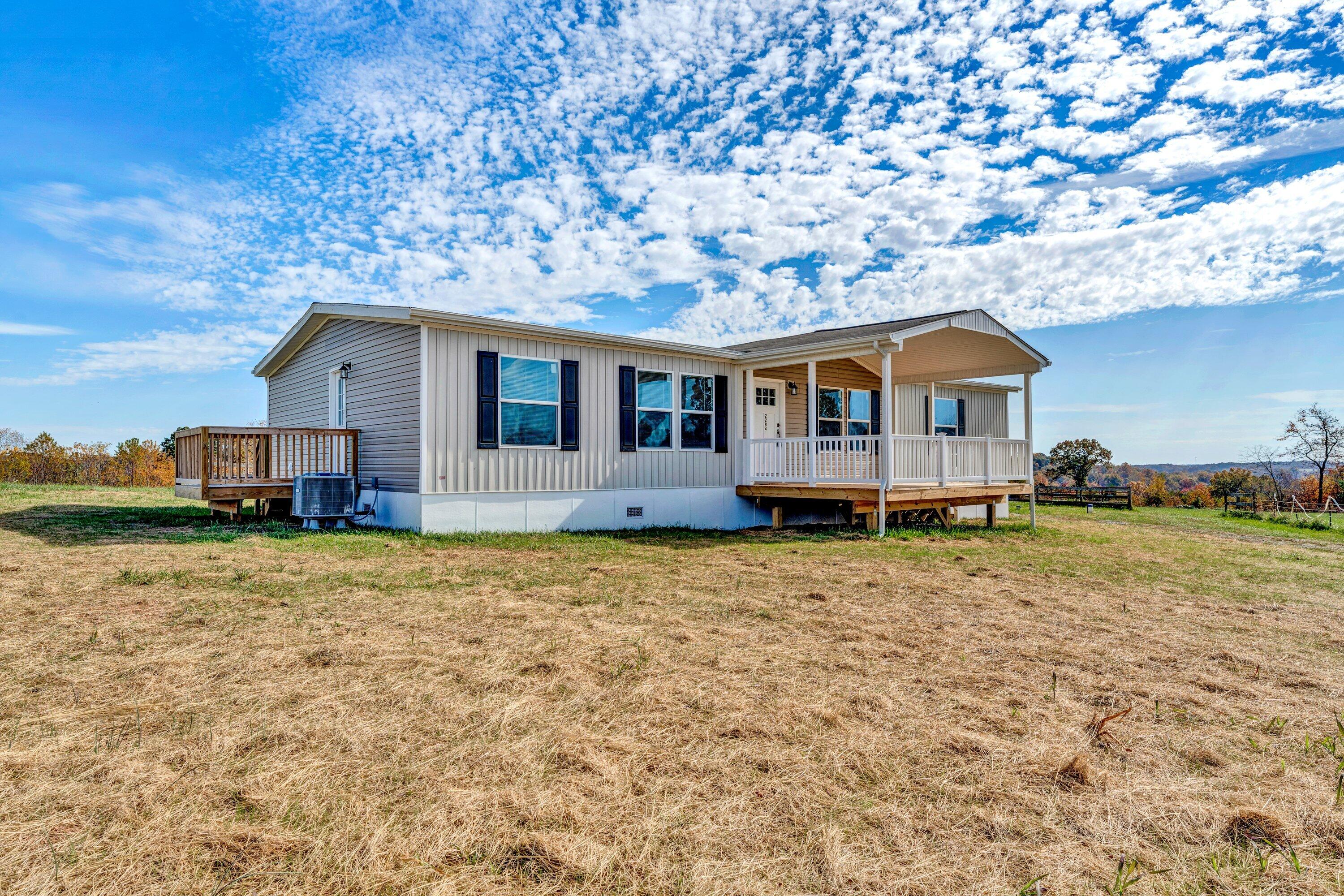 2284 Lipscomb Road Moneta, VA 24121 - Photo 5 of 34 pic 5