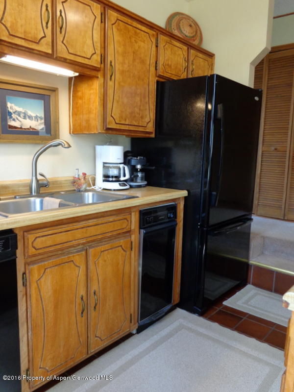 6196 County Road 320 Rifle, CO 81650 - Photo 9 of 42 Kitchen