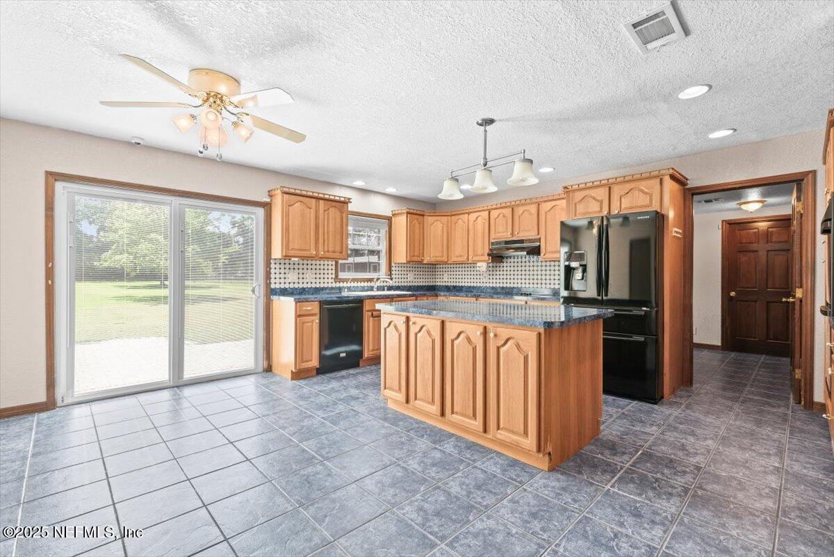 11447 Bridges Road Jacksonville, FL 32218 - Photo 19 of 48 Cafe Area/Kitchen