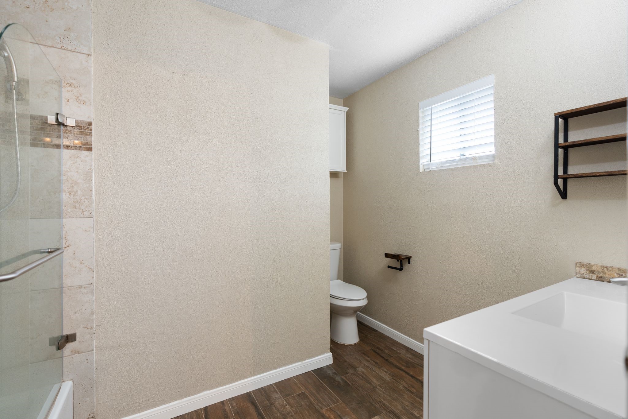 15602 Lillja Road Houston, TX 77060 - Photo 15 of 27 Bathroom 1