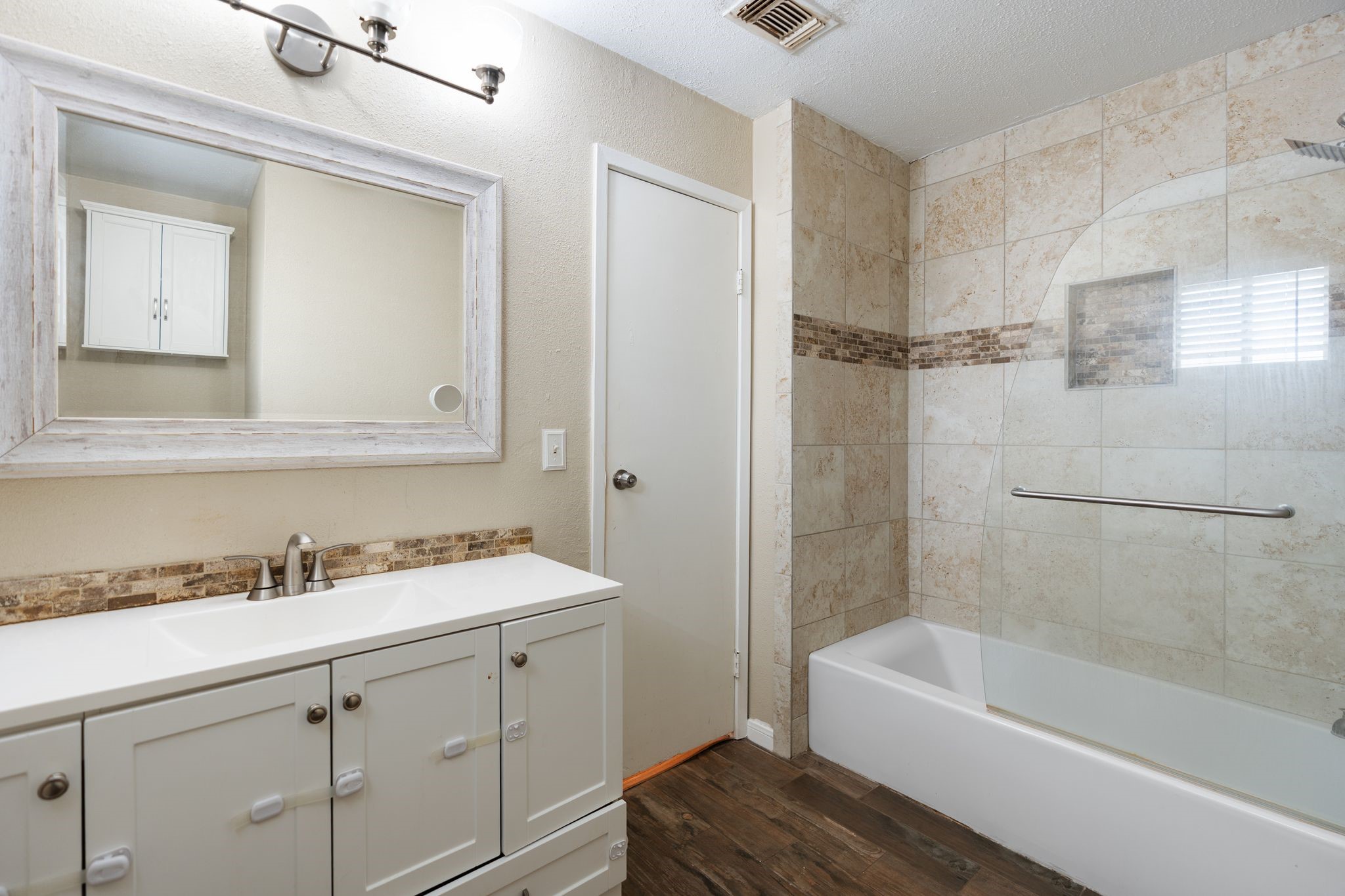 15602 Lillja Road Houston, TX 77060 - Photo 16 of 27 Bathroom 1