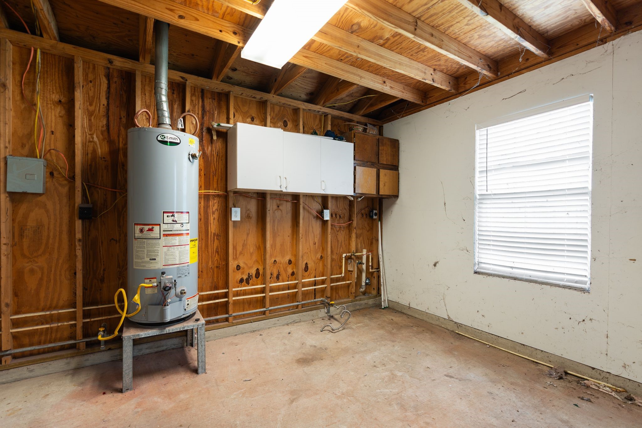 15602 Lillja Road Houston, TX 77060 - Photo 25 of 27 Garage/ Utility area