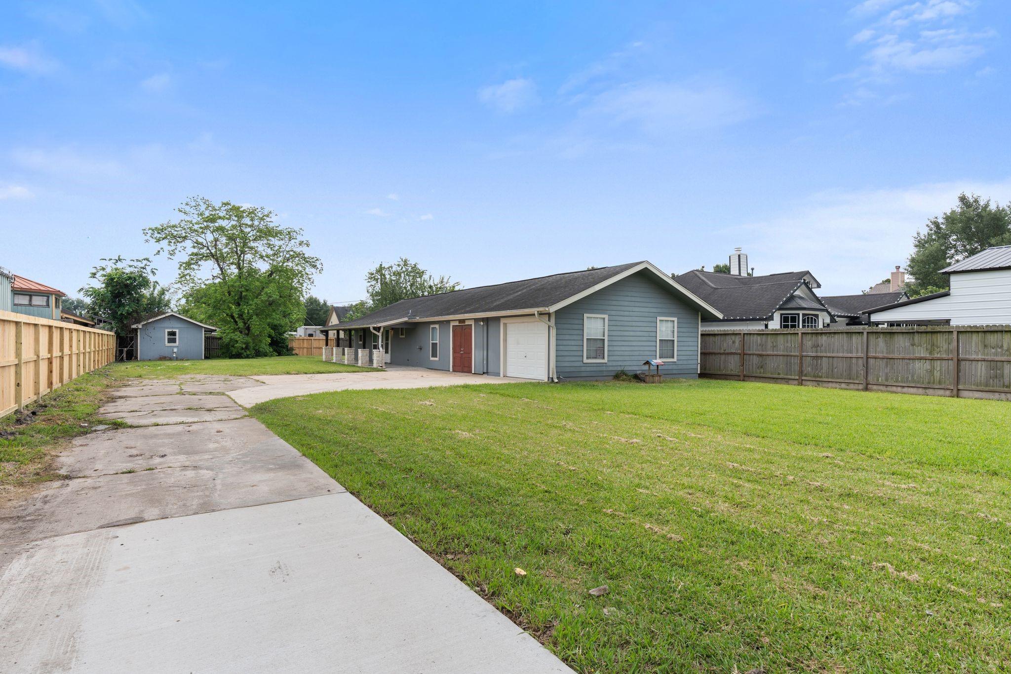 15602 Lillja Road Houston, TX 77060 - Photo 26 of 27 Long Driveway/ new side fence