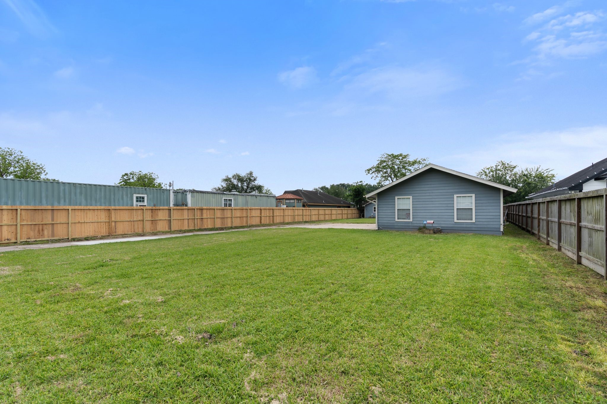 15602 Lillja Road Houston, TX 77060 - Photo 3 of 27 Huge yard