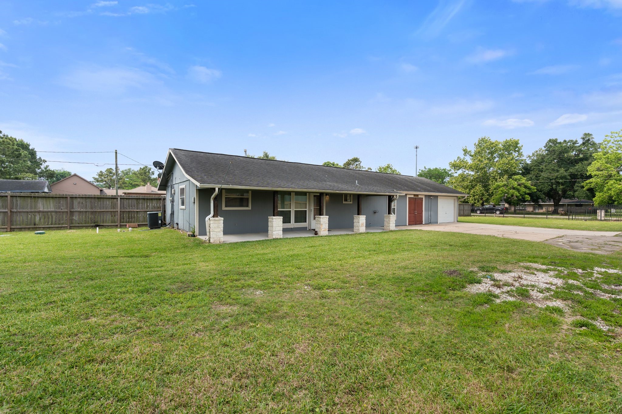 15602 Lillja Road Houston, TX 77060 - Photo 4 of 27 Cozy home or business? you decide!