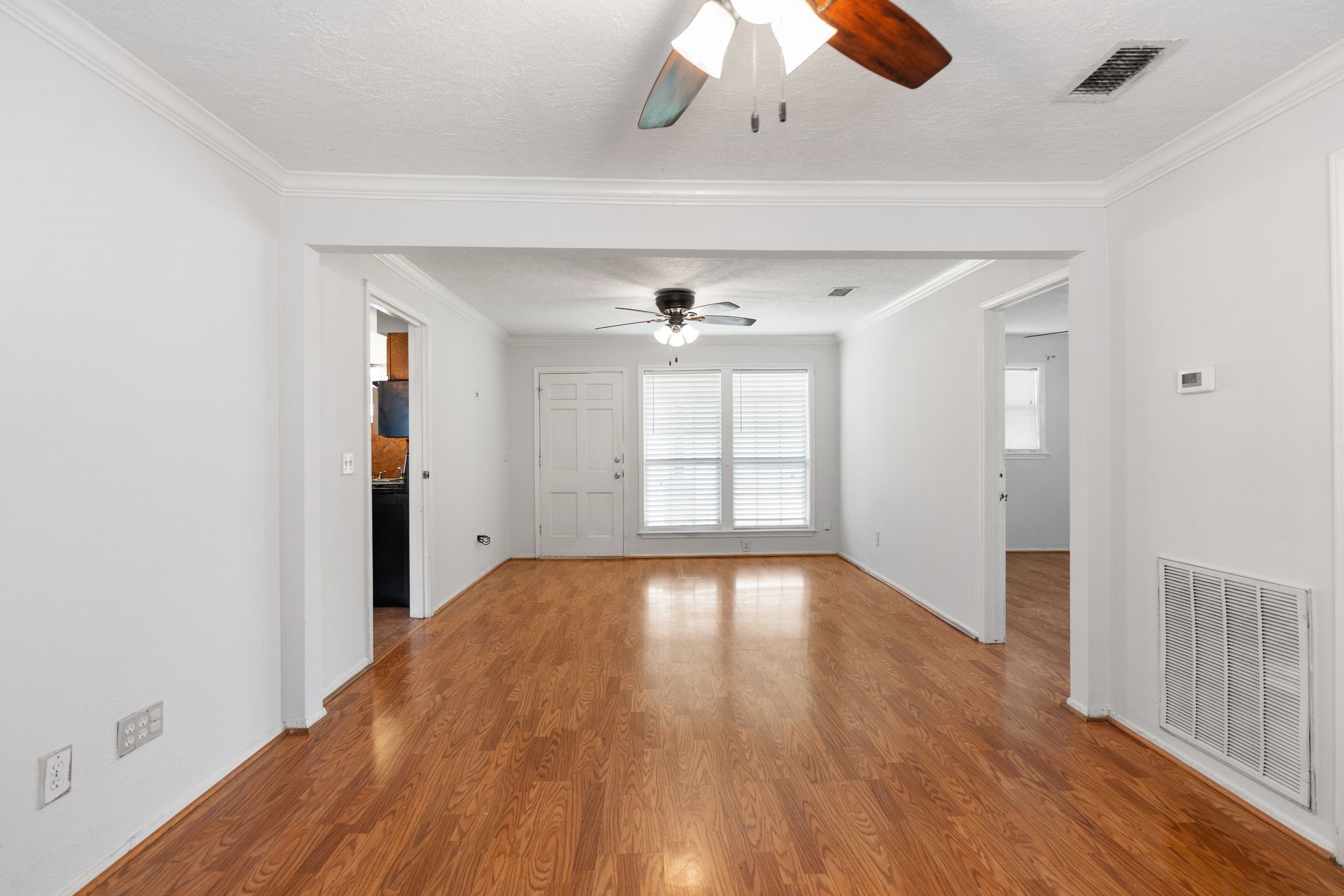 15602 Lillja Road Houston, TX 77060 - Photo 6 of 27 Living Room