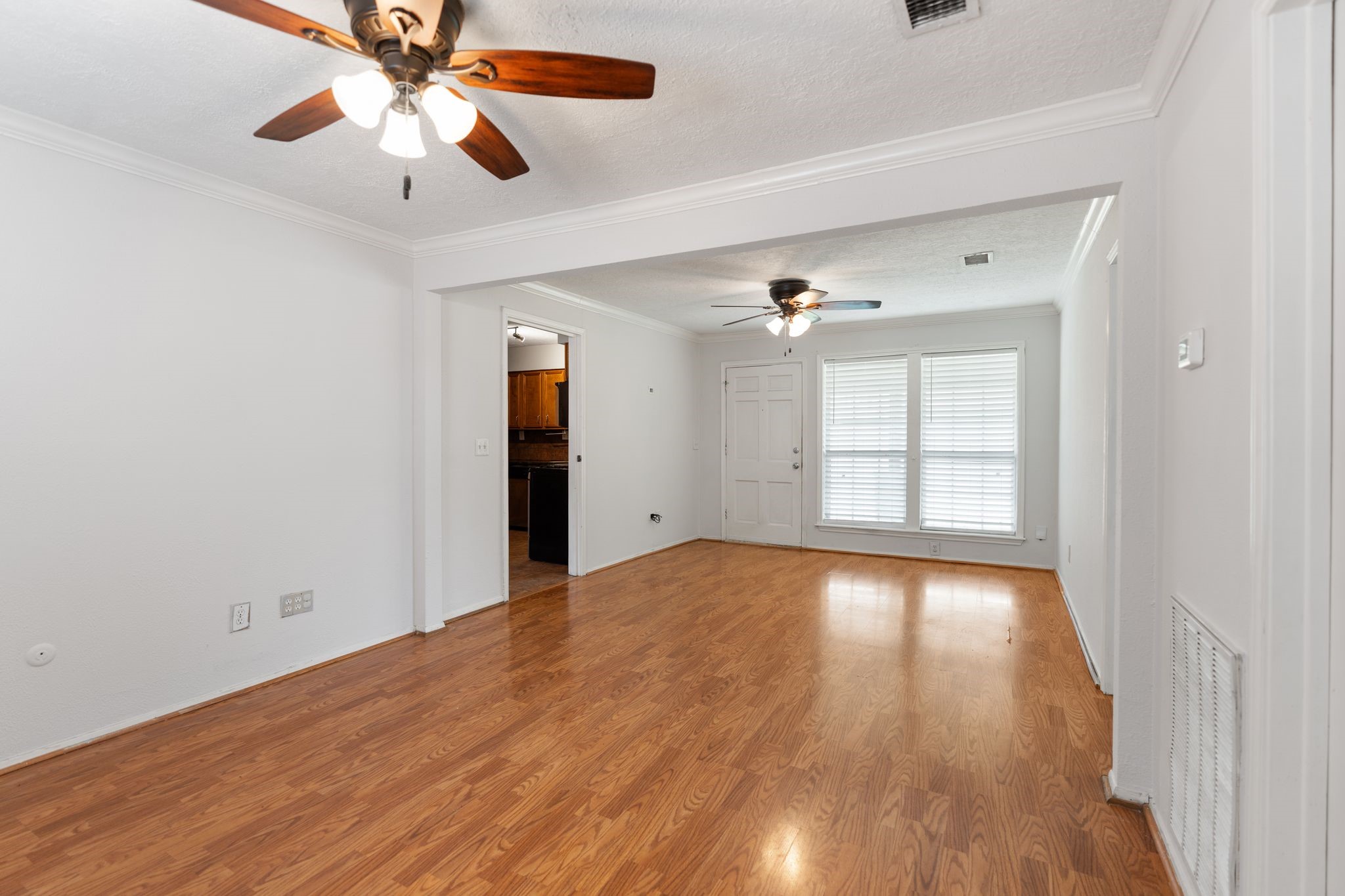15602 Lillja Road Houston, TX 77060 - Photo 7 of 27 Living Room