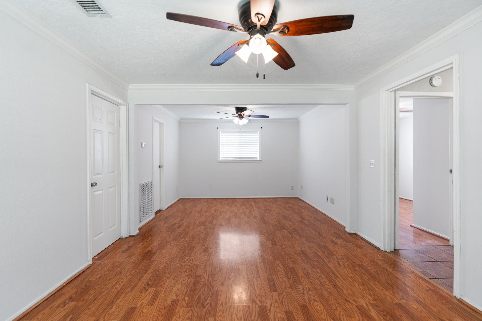 15602 Lillja Road Houston, TX 77060 - Photo 8 of 27 Living Room