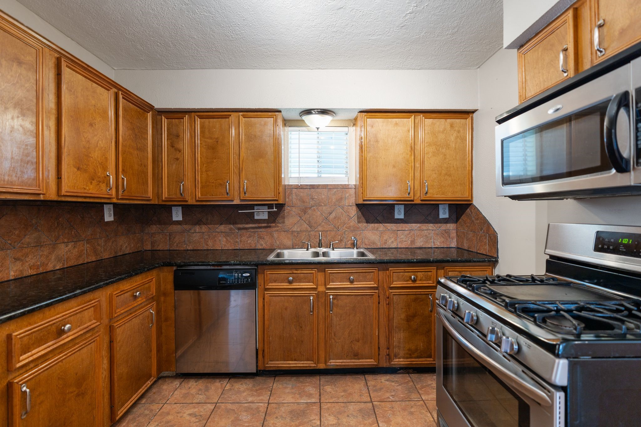 15602 Lillja Road Houston, TX 77060 - Photo 10 of 27 Kitchen