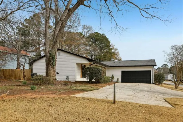$305,000 | 538 Stanton Woods Drive Southeast, Conyers, GA 30094