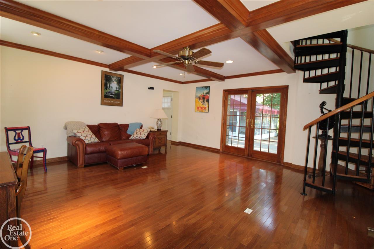 705 Trombley Road Grosse Pointe Park, MI 48230 - Photo 17 of 54