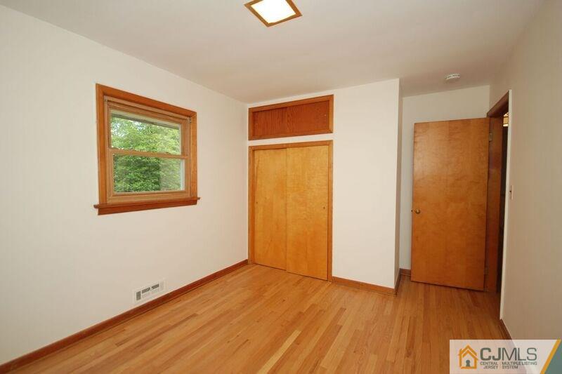569 Ashland Road Middlesex, NJ 08846 - Photo 13 of 21 Gallery Image 13