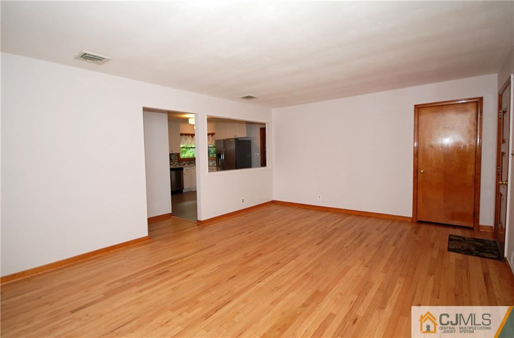 569 Ashland Road Middlesex, NJ 08846 - Photo 4 of 21 Gallery Image 4
