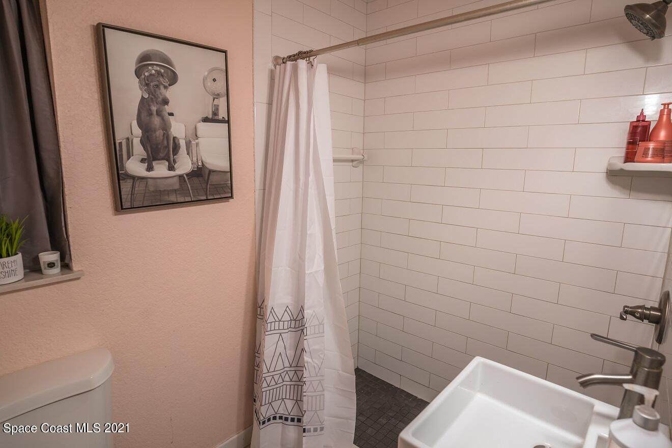 148 Virginia Road Melbourne, FL 32904 - Photo 8 of 15 Bathroom