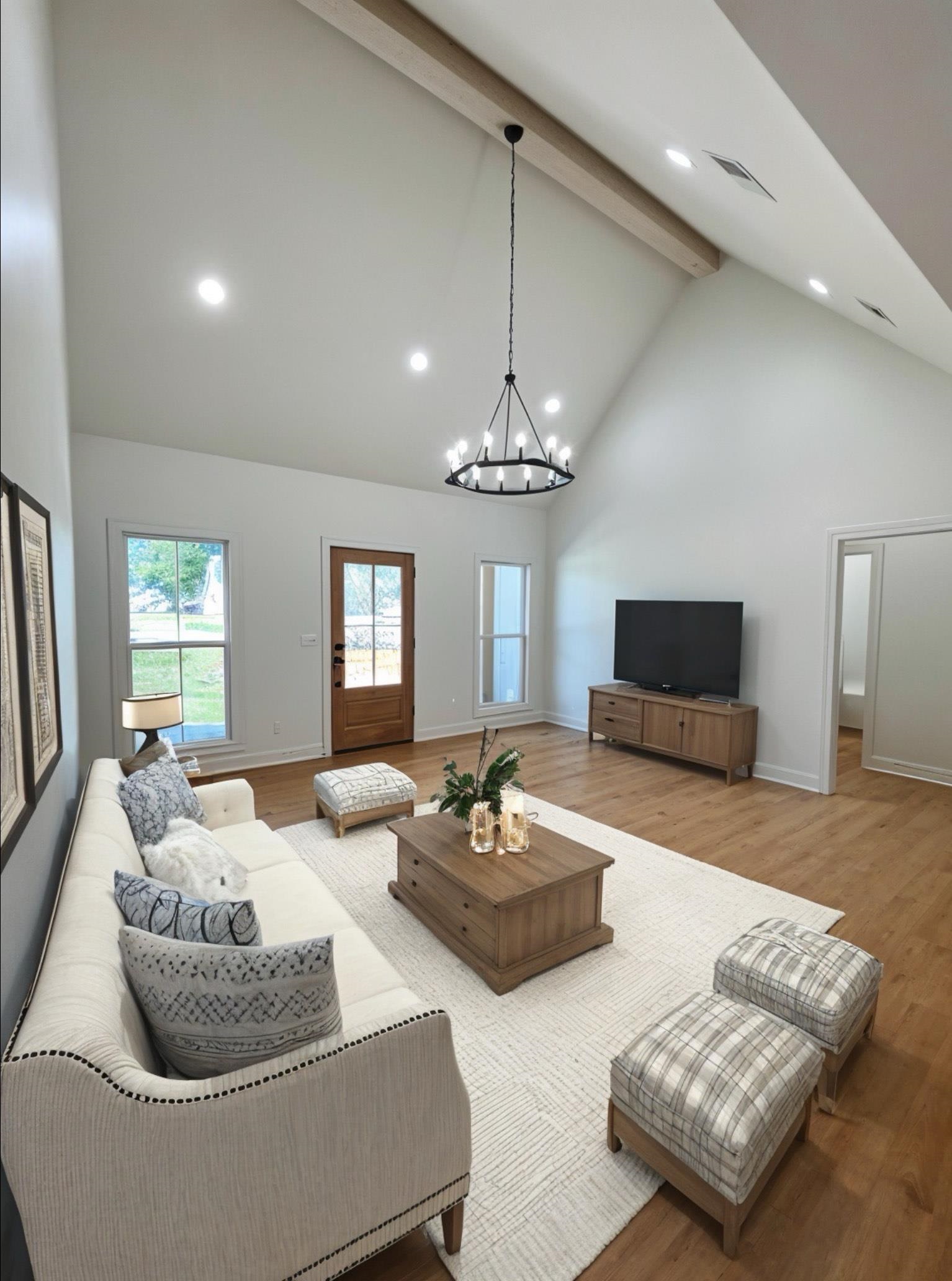 135 Paine Road Savannah, TN 38372 - Photo 3 of 14 a living room with furniture and a flat screen tv