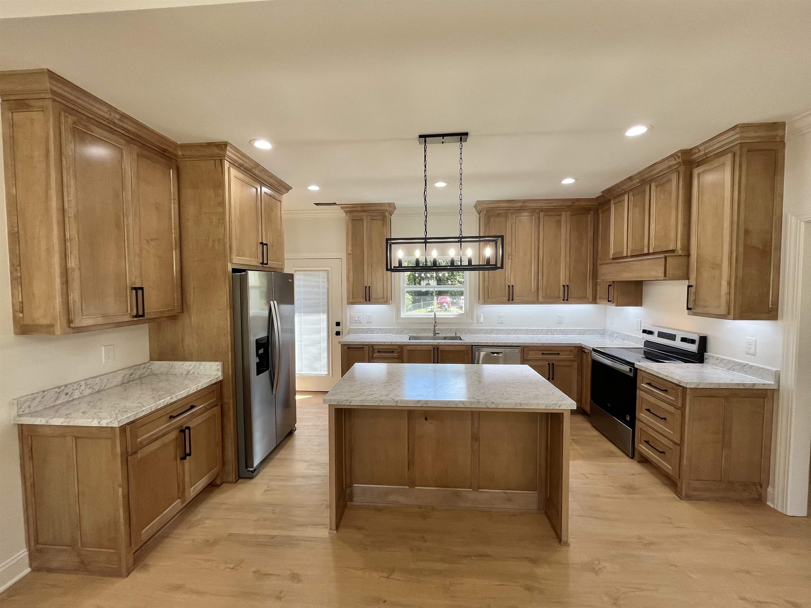 135 Paine Road Savannah, TN 38372 - Photo 8 of 14 a kitchen with stainless steel appliances granite countertop a stove refrigerator sink and microwave