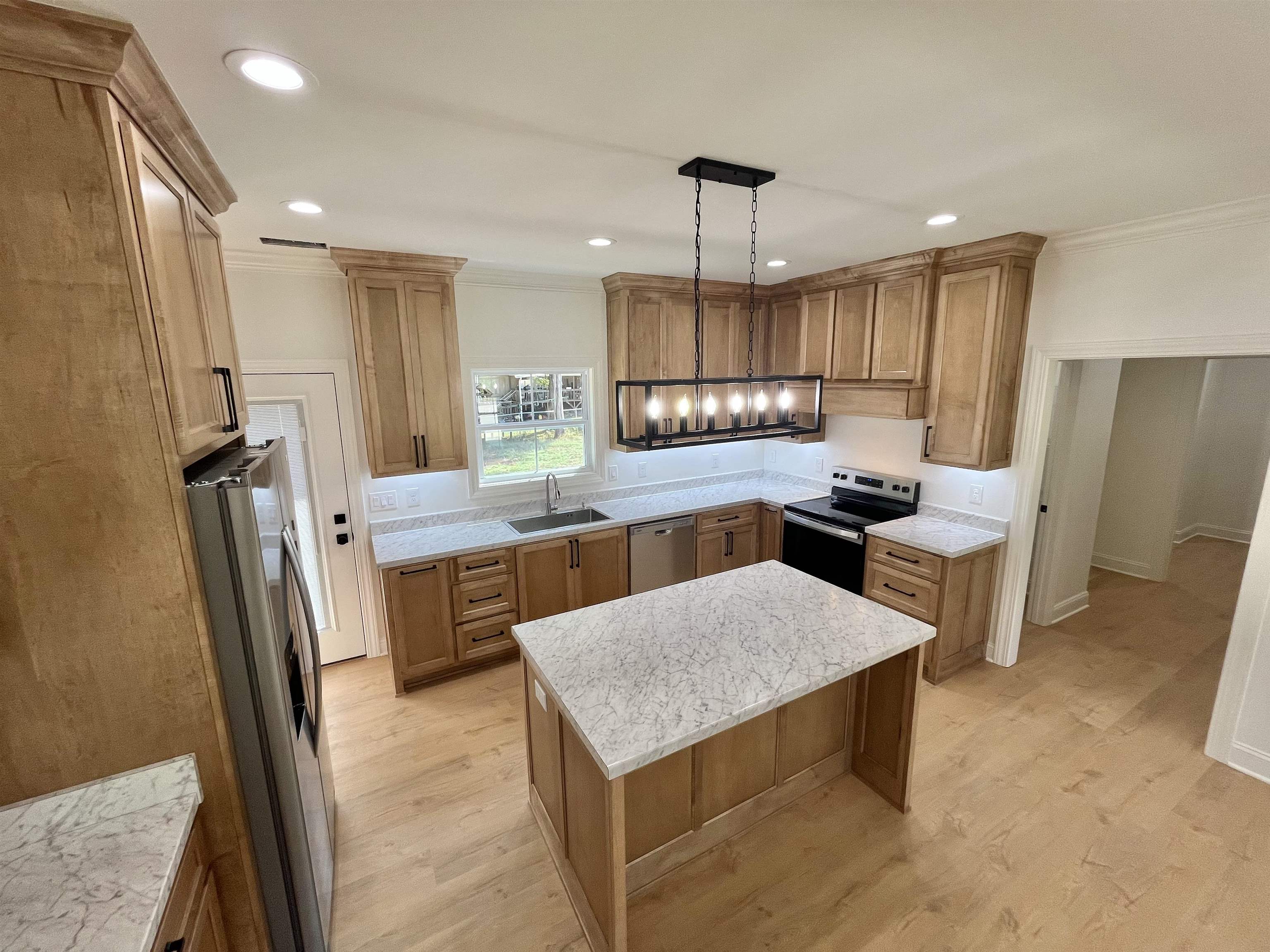 135 Paine Road Savannah, TN 38372 - Photo 9 of 14 a large kitchen with a table and chairs