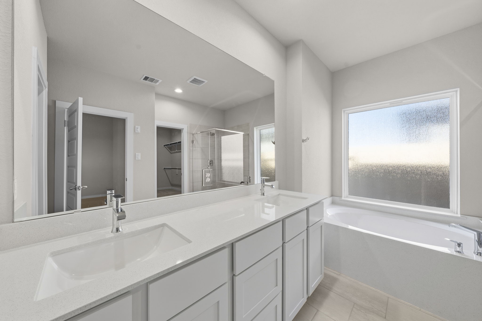 2567 Forest Cedar Lane Conroe, TX 77301 - Photo 18 of 40 a bathroom with a sink and a mirror