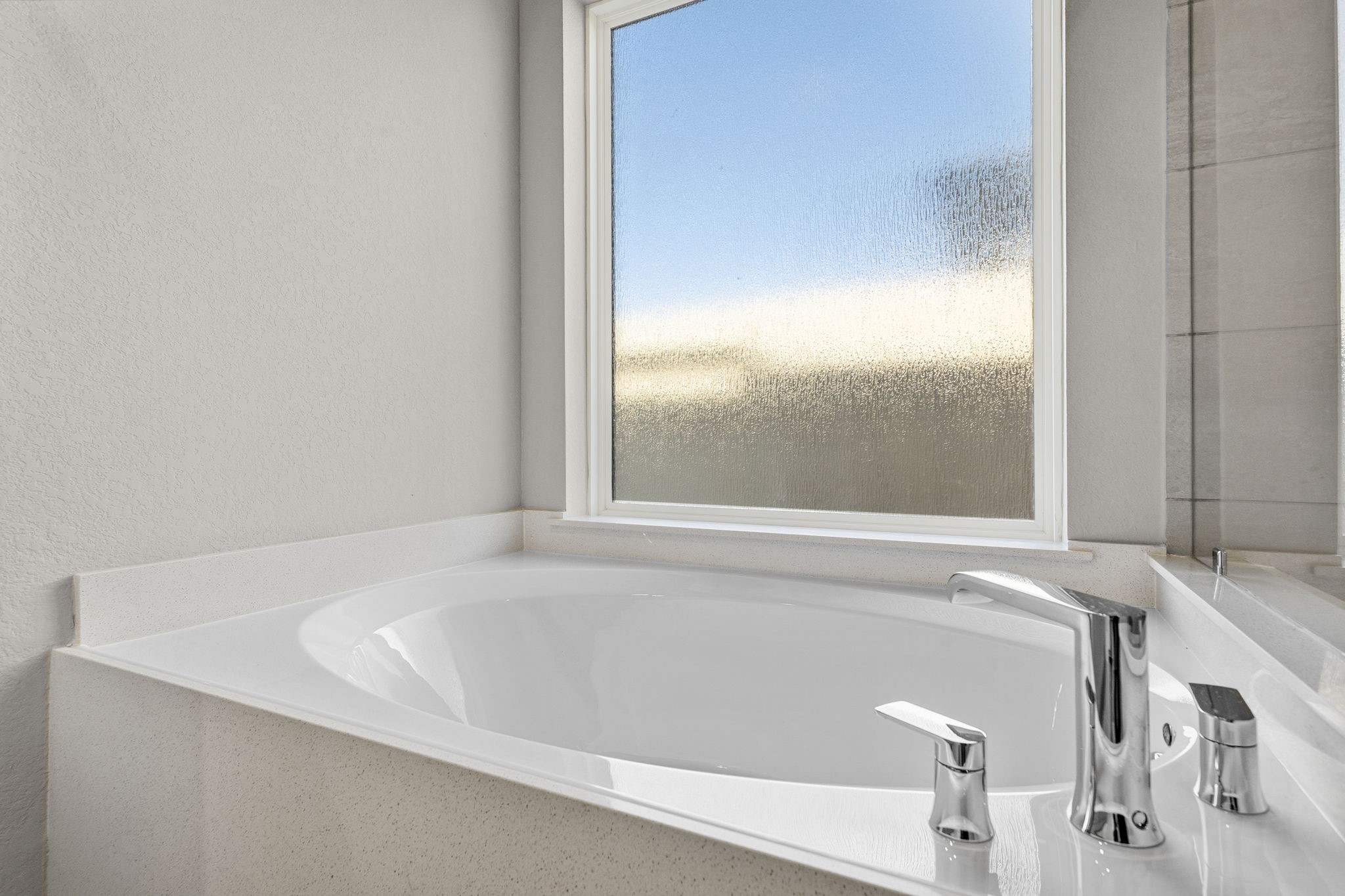 2567 Forest Cedar Lane Conroe, TX 77301 - Photo 20 of 40 a bathroom with a bathtub