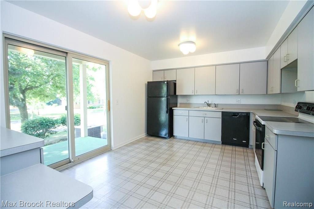 29676 Middlebelt Road Farmington Hills, MI 48334 - Photo 7 of 34