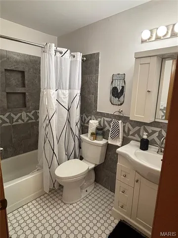 $219,900 | 3115 Autumn Trace Drive, Maryland Heights, MO 63043