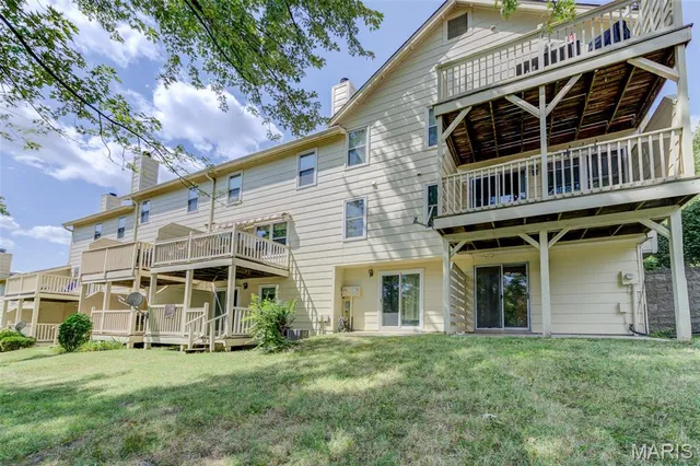 $219,900 | 3115 Autumn Trace Drive, Maryland Heights, MO 63043