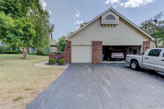 $219,900 | 3115 Autumn Trace Drive, Maryland Heights, MO 63043