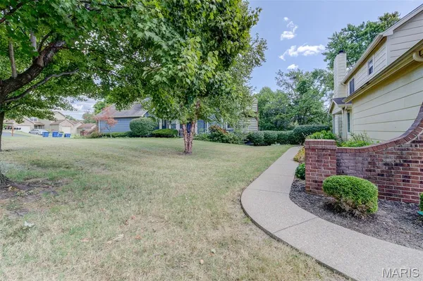 $209,900 | 3115 Autumn Trace Drive, Maryland Heights, MO 63043