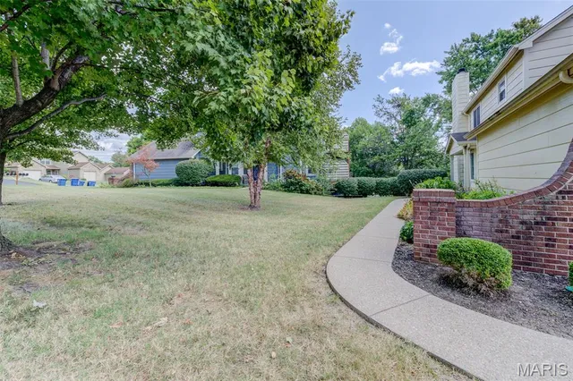 $219,900 | 3115 Autumn Trace Drive, Maryland Heights, MO 63043