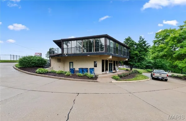 $209,900 | 3115 Autumn Trace Drive, Maryland Heights, MO 63043