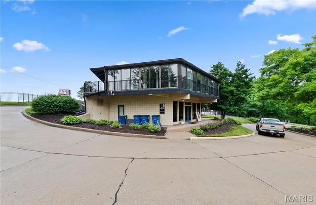 $219,900 | 3115 Autumn Trace Drive, Maryland Heights, MO 63043